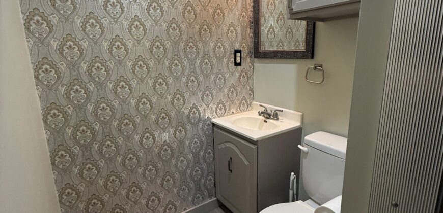#2 – 1 Bedroom Apartment – Bill & Lynna Speier 325 W. Kemp